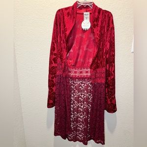 Vocal 
Great condition 
Lace kimono